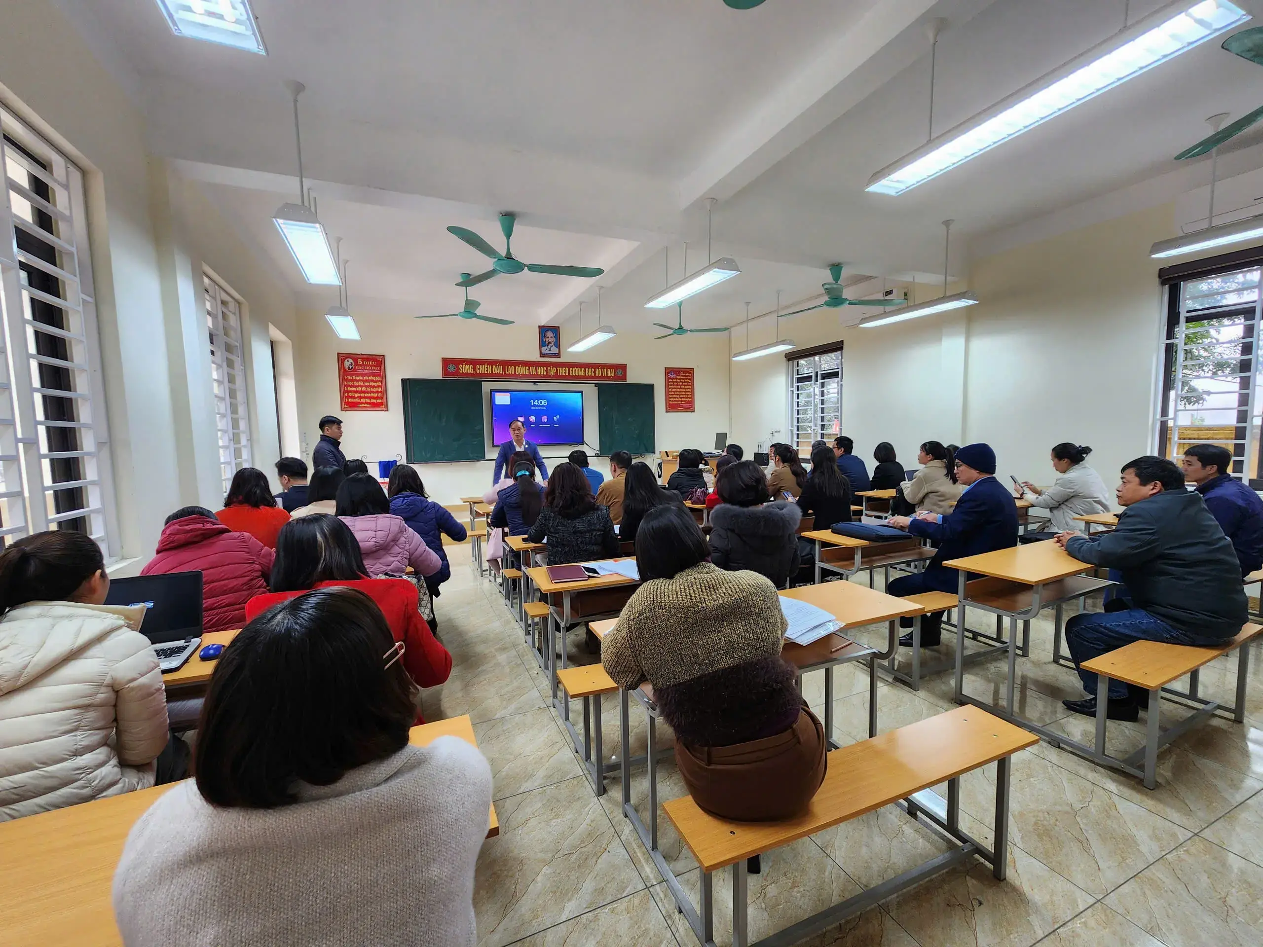 Huong dan su dung Man hinh tuong tac de hieu 4